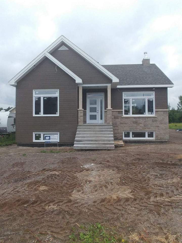 Réalisation de maison sur mesure, de la conception à la remise des clés.